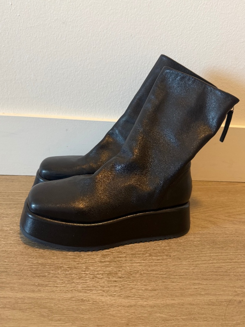 Halmanera black leather platform zip ankle bootie 37